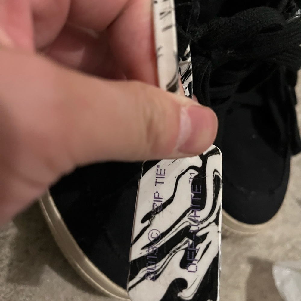Off-White Black Low-Top Sneakers with Diagonal Stripe Midsole image 4